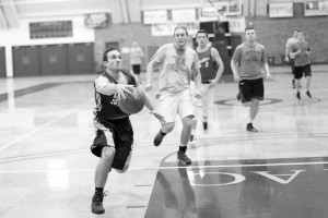 Concordia men face off in Sunday night intramural basketball from 6 to 10 p.m. Photo by Maddie Malat.